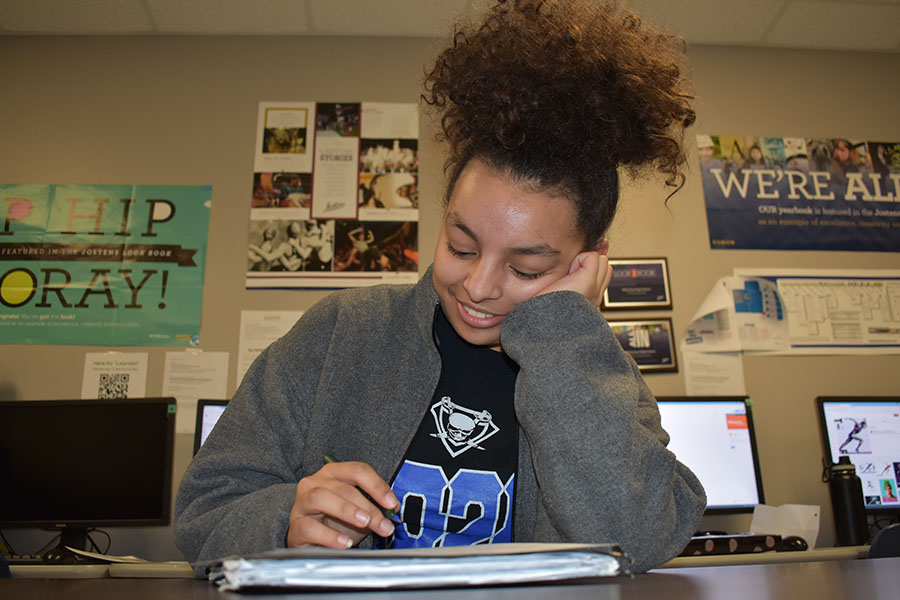 School Smart // As she prepares for her next humanities quiz, sophomore Samara Huckvale studies an old essay she wrote. Huckvale credits her AP classes for teaching her formal writing. “My classes are very challenging in a sense where I can do it, but it’s not very easy,” Huckvale said.