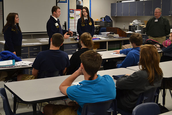 State officers meet with FFA class