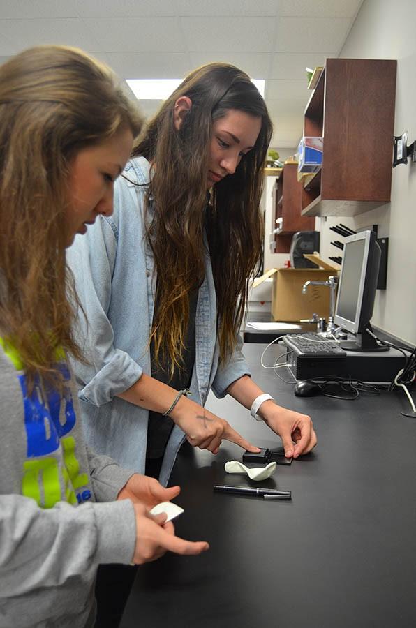 In a minutiae \\ Seniors Crystal Enns and Daina Phillips learn about fingerprints in Mrs. Millers forensic science class.