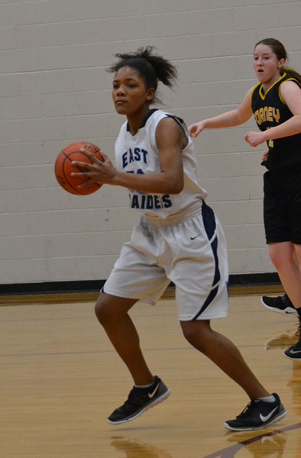 Pass it on \\ Passing the ball, freshman Charisma Pierson helps her team to score a basket. They fell to  Forney Feb. 3.