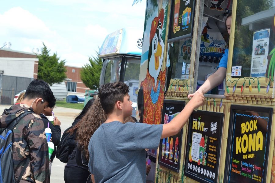 Lining up // Starting Oct. 20 students will now be able to buy lunch from local food trucks that will be coming to school every third Friday of each month.