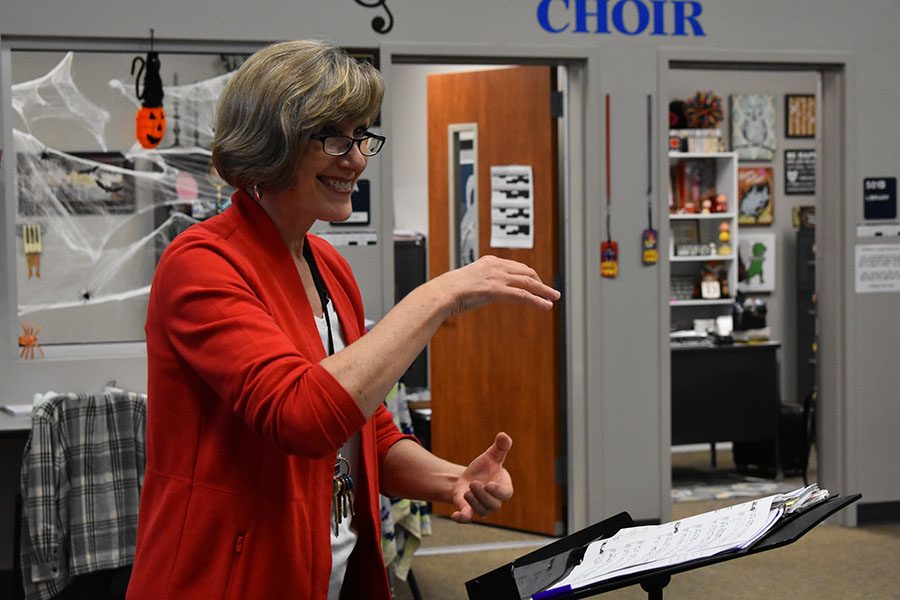 Final smiles // Conducting the Bel Canto choir, Head Choir Director Mrs. Terry Berrier cherishes the last moments with the school’s choir department. Mrs. Berrier announced her retirement Feb. 11. Her last day is graduation, May 26.