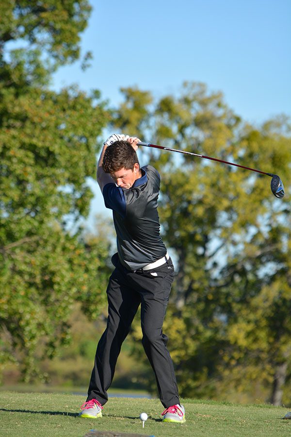 Eye+on+the+Ball+%2F%2F+Preparing+to+hit+the+ball+down+the+fairway%2C+junior+Zachary+Colburn+focuses+on+making+clean+contact+at+the+Rockwall+Tournament+Oct.+24