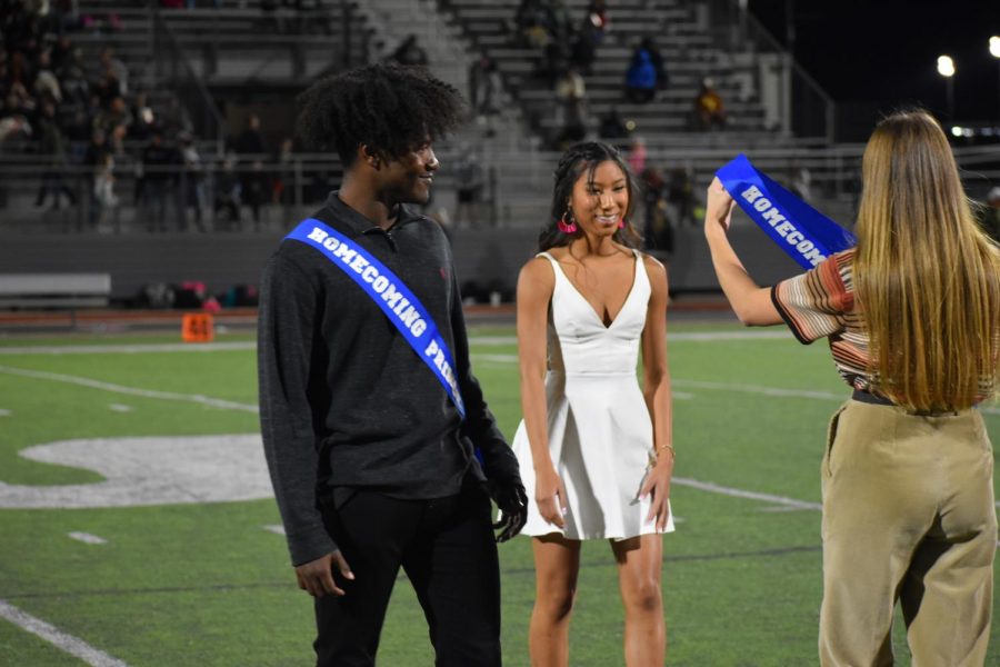 Queen of hearts \\  Coronated by last years homecoming queen,, junior Mya Jones wins the junior class crown. Junior Darren Quickly was selected as the junior prince. Students nominated, then voted on their class nominees.