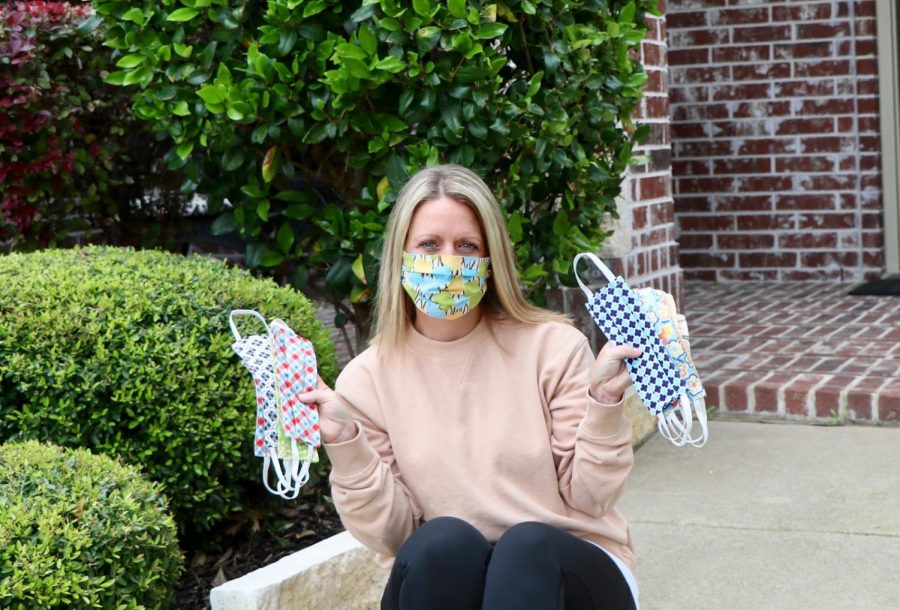 Mask market \\ Showing off her recent hobby, local resident Jill Sheffler displays her DIY masks to give to nurses and those in need during the Covid-19 pandemic. “I loved being
creative and gifting to others,” Sheffler said.