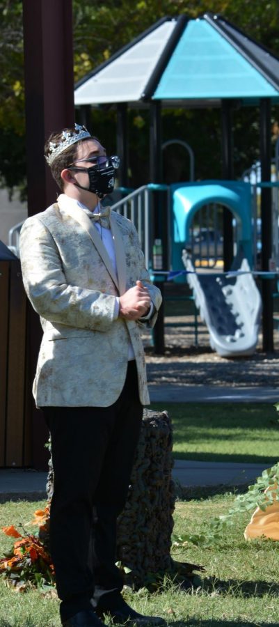 Record Raiders \\ Junior Elbert Haney plays a part in the theatre’s performance of A Midsummers Night Dream at the first ever Shakespeare in the Park. Due to the pandemic, the play was performed outdoors to allow for social distancing. 