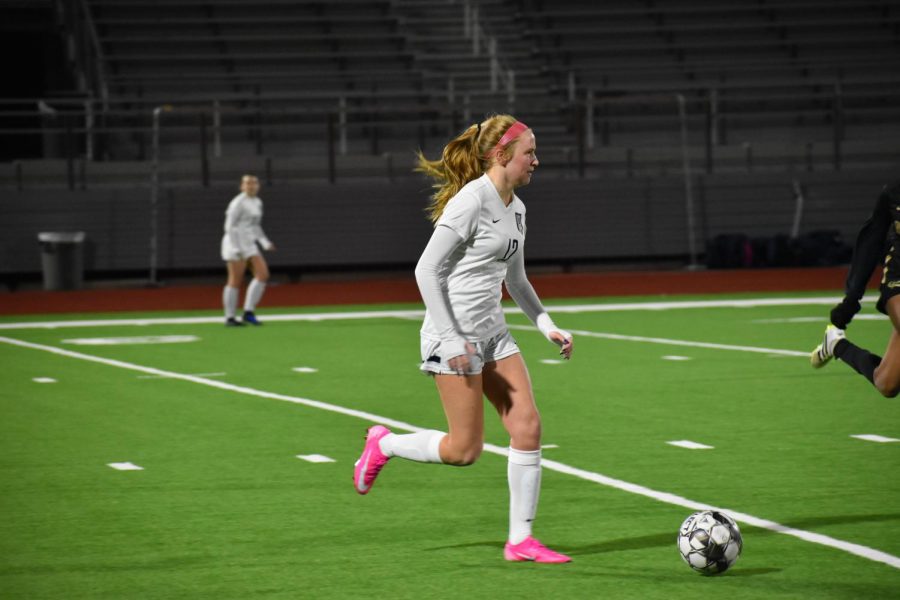 On the ball \\ Freshman Bryn Geppert plays against Royse City Jan. 8. The freshman on varsity helped the team defeat the Bulldogs 4-0. “I like the challenge of being on varsity and it’s overall super fun,” Geppert said.