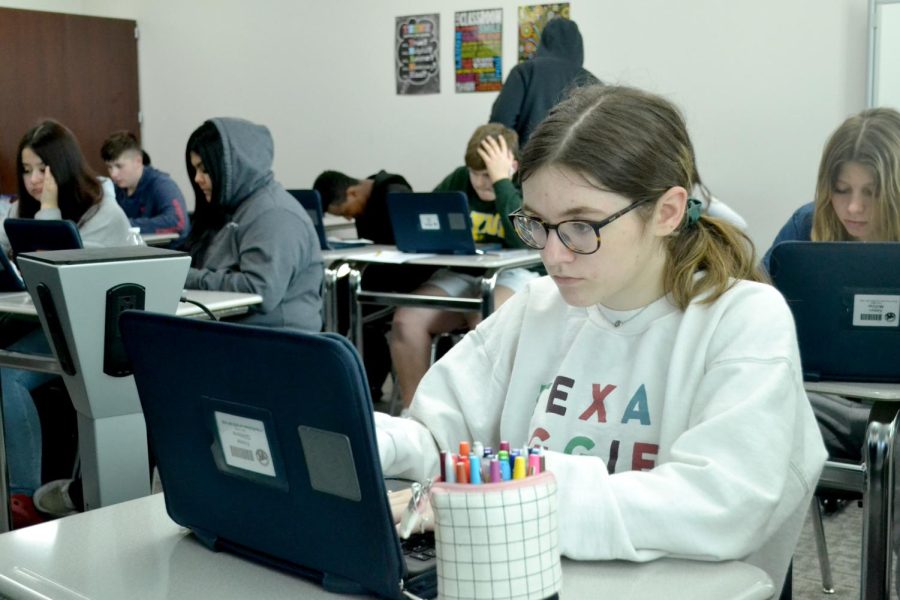 Prep work \\ Preparing for the STAAR Test in April, freshman Emma Gilmore practices Delta math in her Algebra I class. “I just cant wait for this year to be over and for it to be summer,” Gilmore said.
