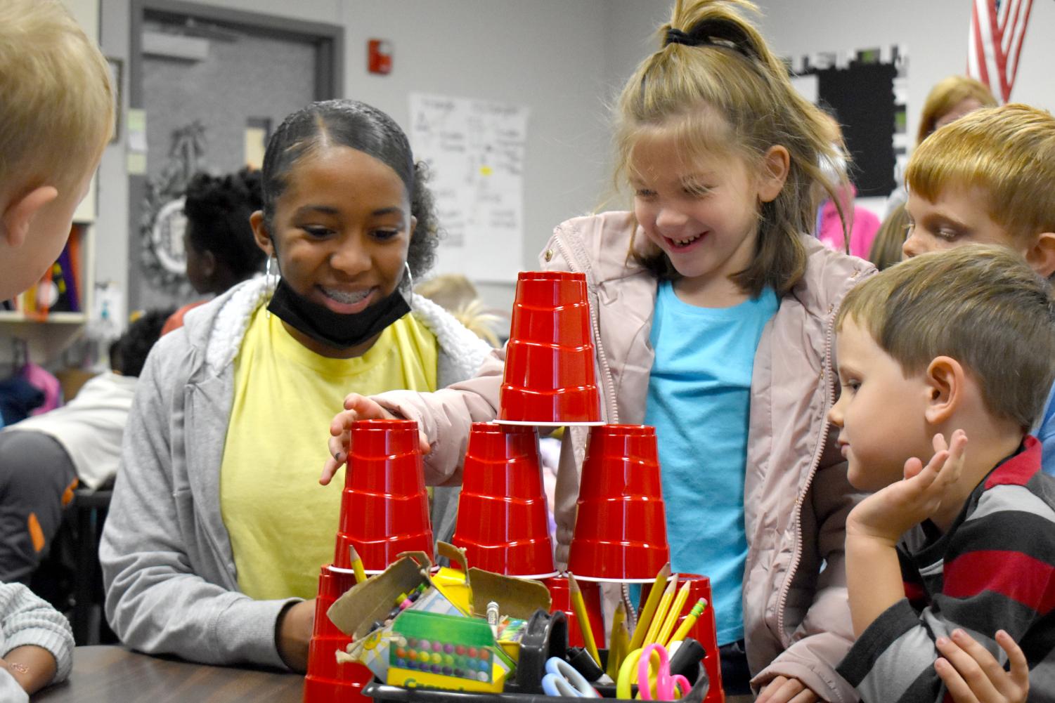 Great pyramid \\ Working with kindergarteners from Birmingham Elementary, Kayla Robinson shows kids how to add and subtract by taking away and adding back 10 cups. 

