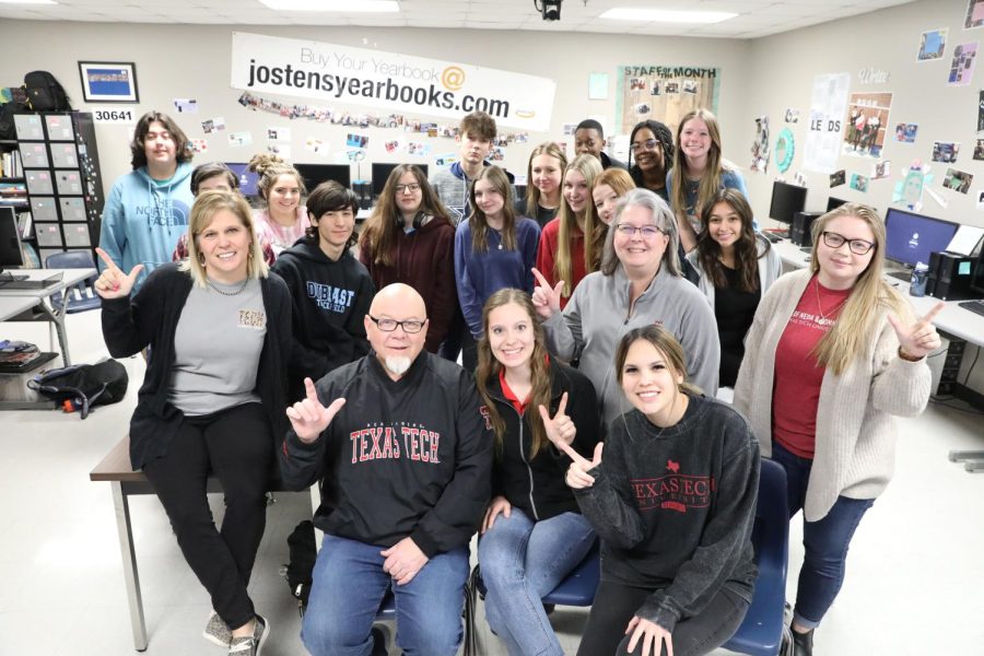 Guns up \\ Yearbook students pose for a photo with Texas Techs College of Mass Communications representatives after learning about what the school has to offer. The department visited media classes at both High and East during College Week March 10.